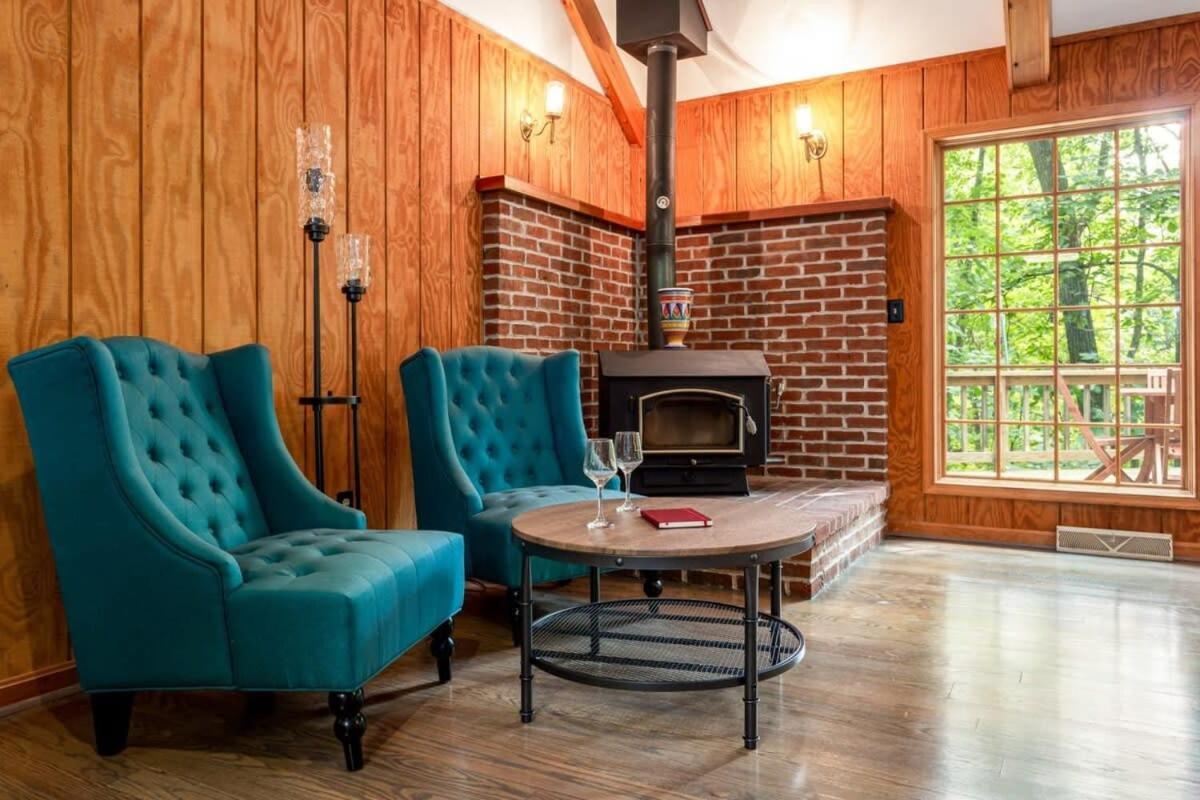 Huge Cabin W Hot Tub, Deck, Grill, Fire Pit, Wifi بيركلي سبرينغز المظهر الخارجي الصورة