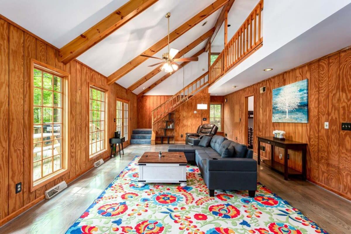 Huge Cabin W Hot Tub, Deck, Grill, Fire Pit, Wifi بيركلي سبرينغز المظهر الخارجي الصورة